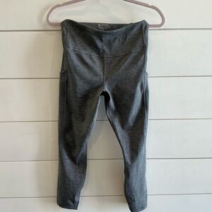 Athleta Ultimate Stash pocket 7/8 tight Leggings